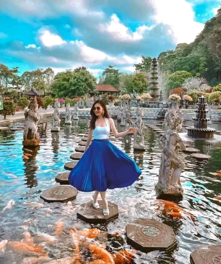 Amazing Gates of Heaven Temple Tour with tukad cepung waterfall